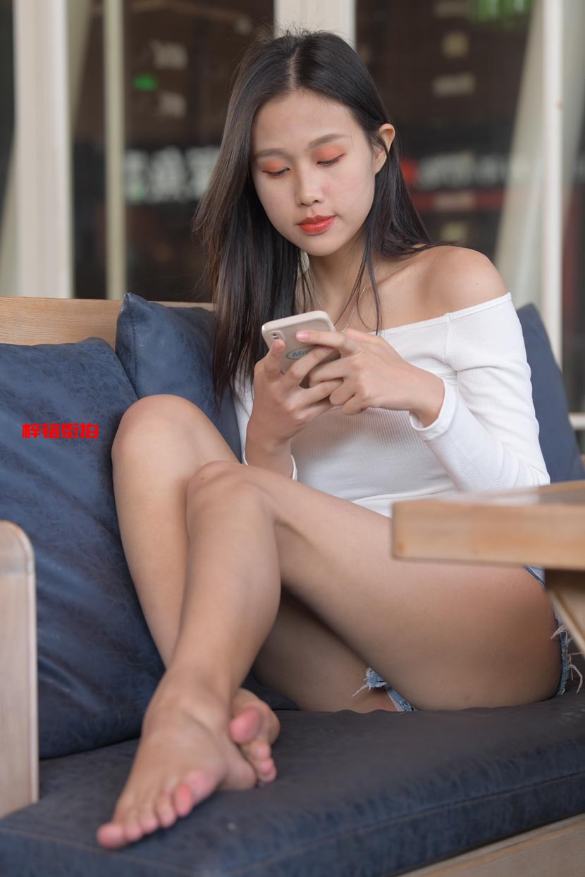 街拍热裤：美腿热裤穿出时尚性感风！